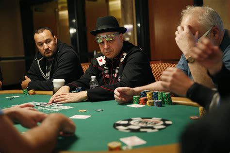 Poker Pro Comete Suicidio